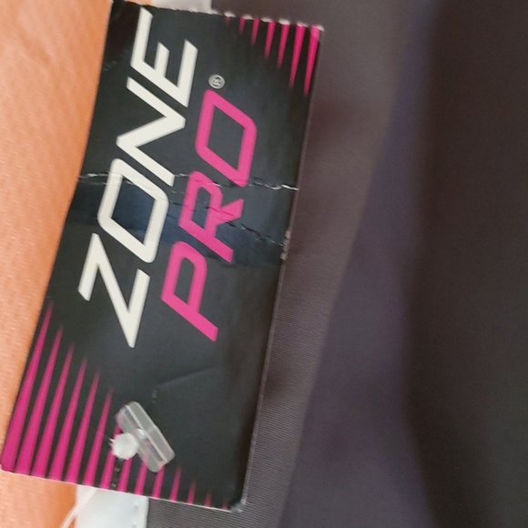 Zone Pro Women's Shorts NWT - Picture 3 of 5